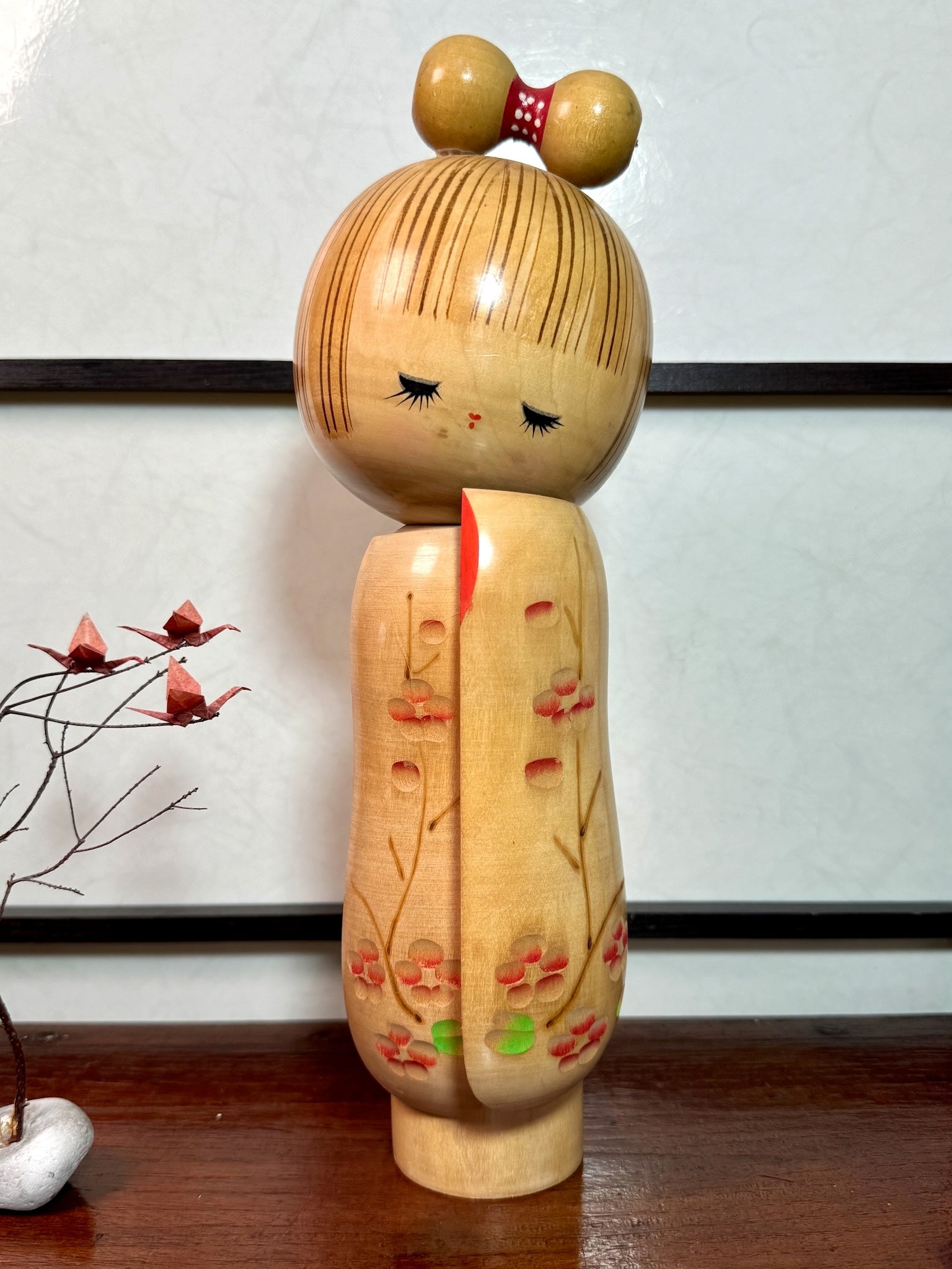 Kokeshi créative Vintage de Miyashita Hajime corps avec branches de ceriser en fleurs gravés, Sakura de 31 cm