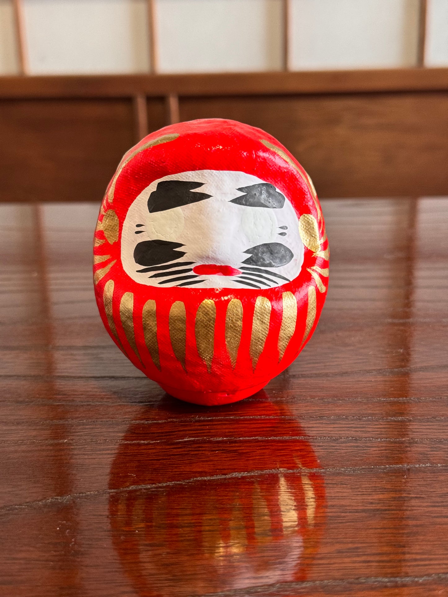 Daruma porte bonheur en papier mâché