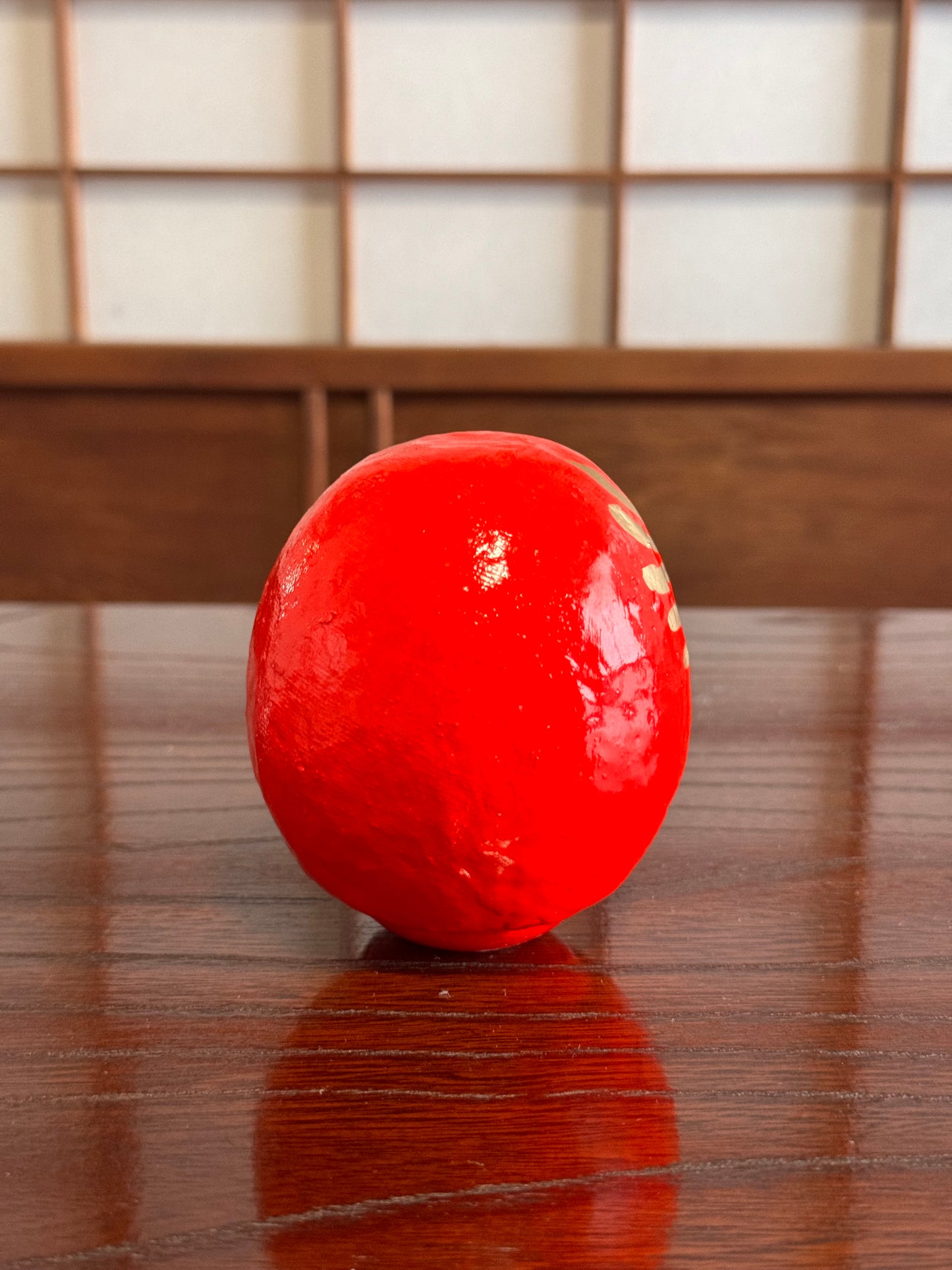 Daruma porte bonheur en papier mâché