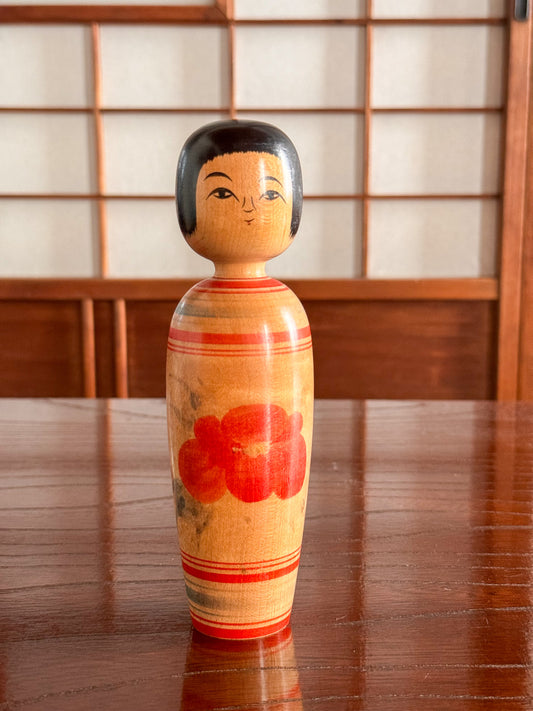 Kokeshi Traditionnelle de Toshiyuki Kojima | Fleur de pivoine