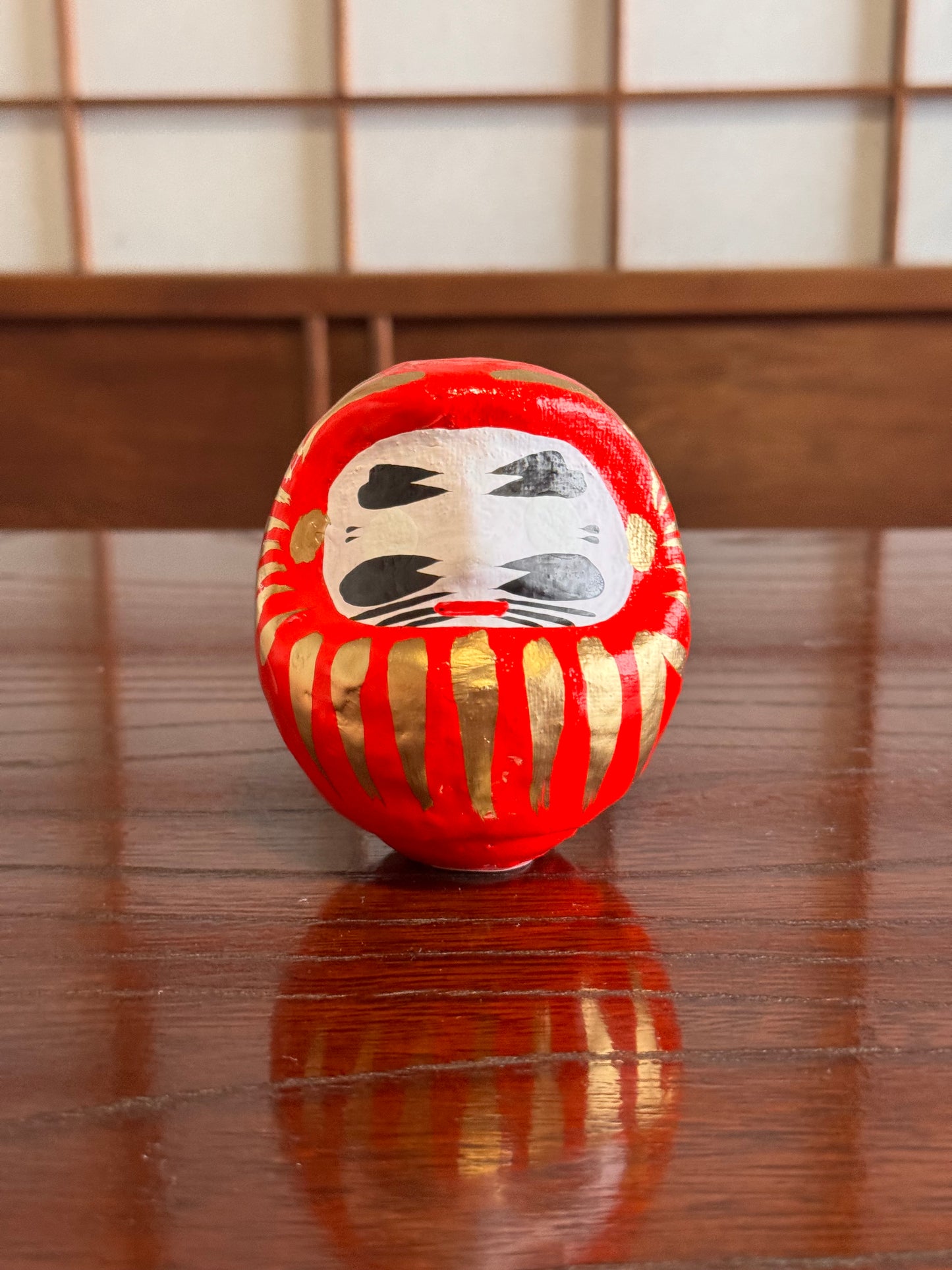 Daruma porte bonheur en papier mâché