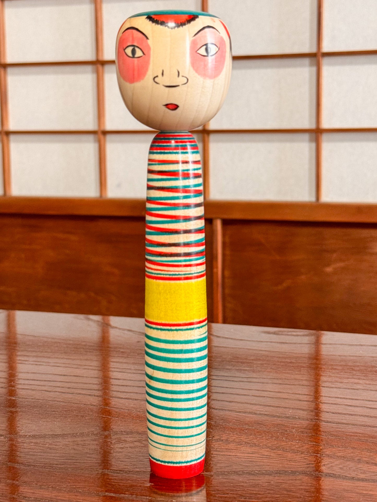 Kokeshi style nakanozawa concours de kokeshi de face