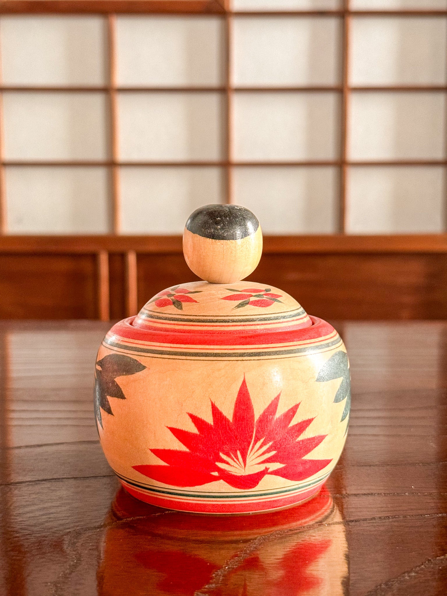 Kokeshi traditionnelle style Naruko boite de dos