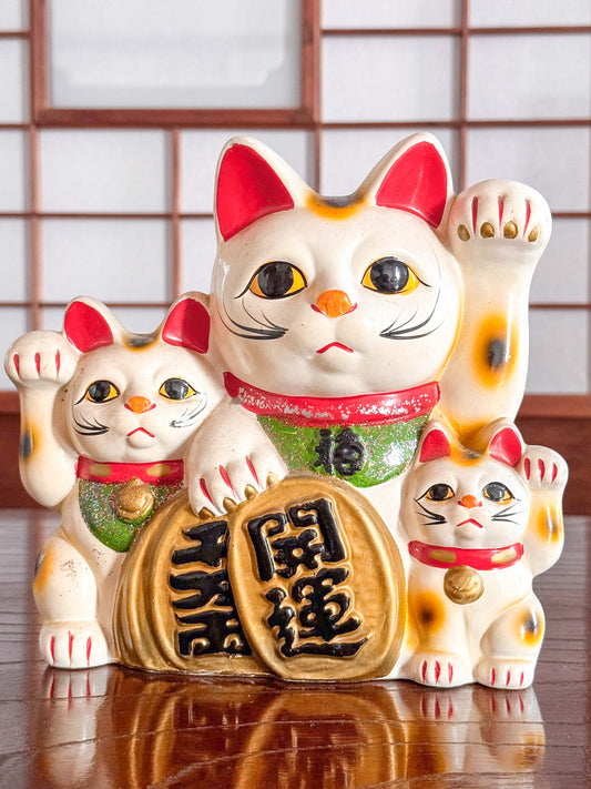 famille maneki neko en ceramique