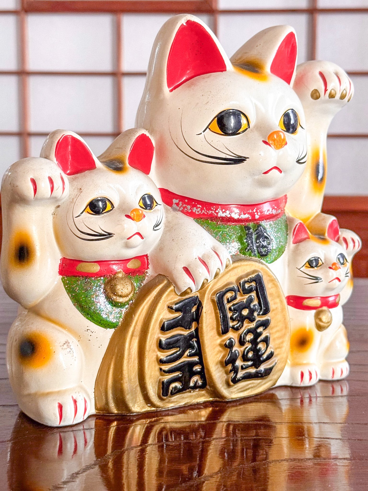 famille maneki neko en ceramique profil 2