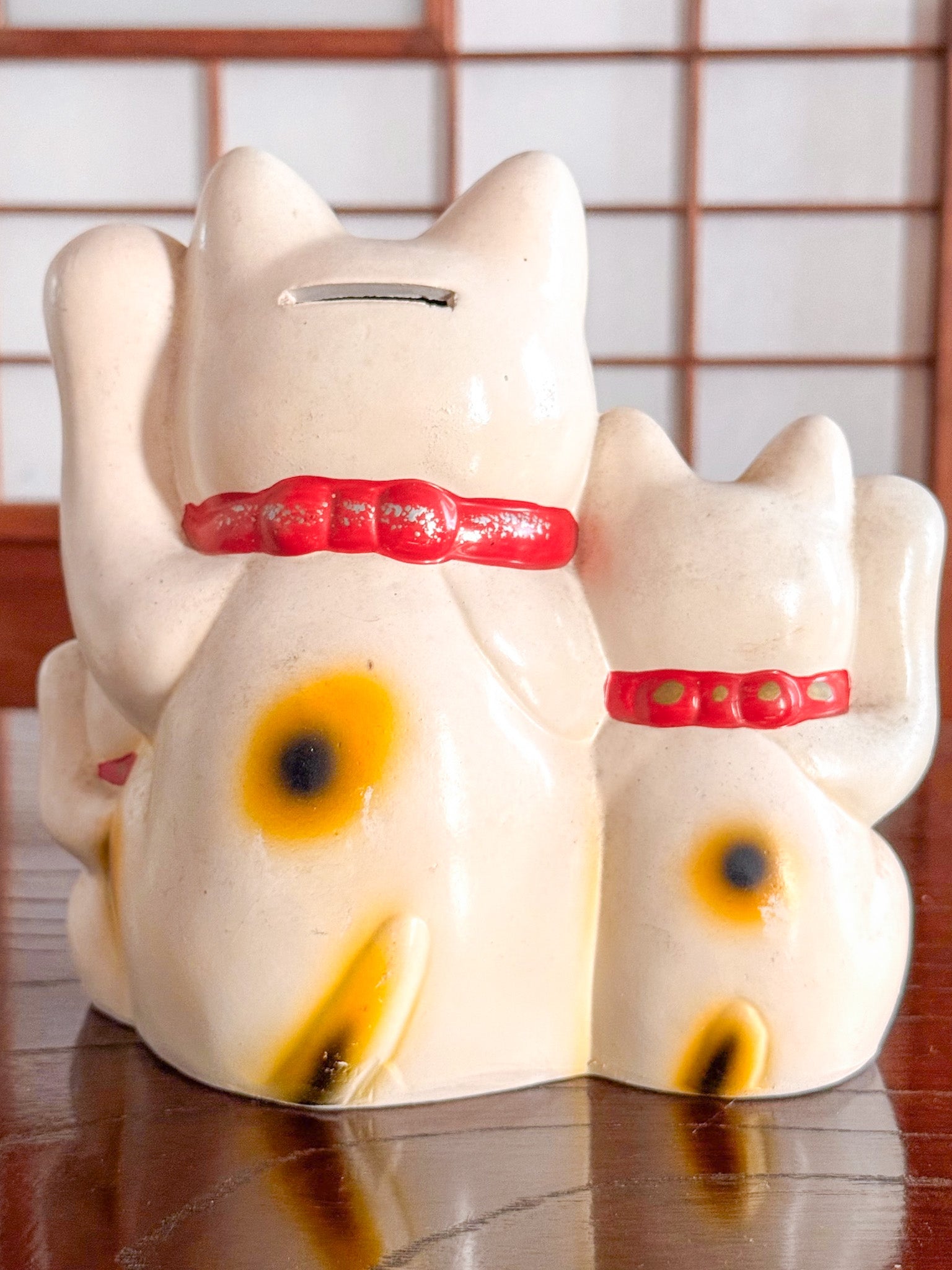 famille maneki neko en ceramique dos