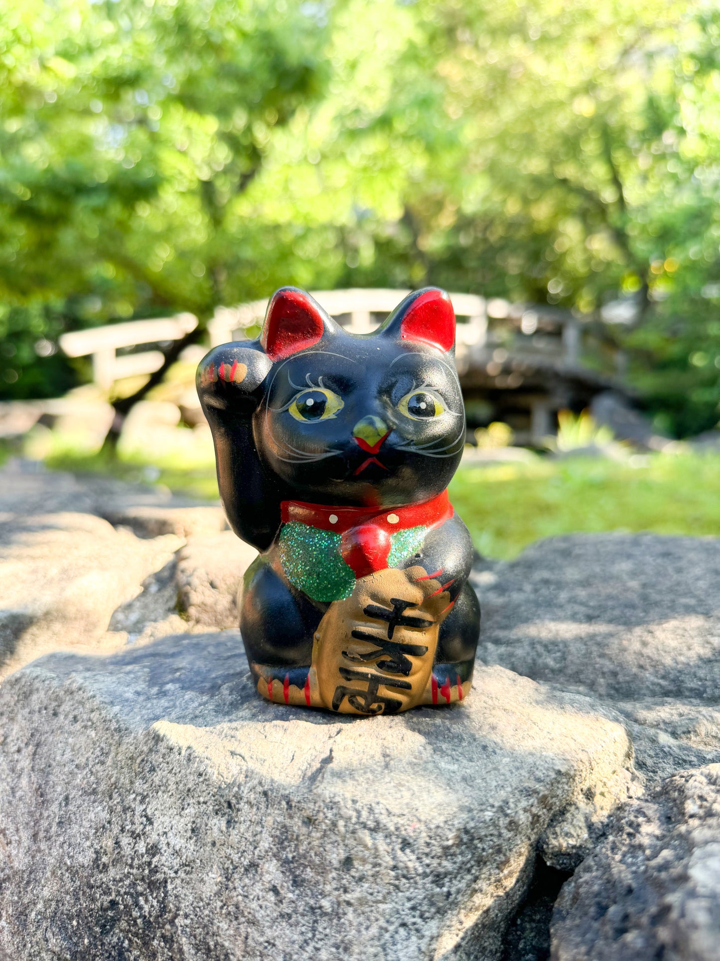 Chat noir Maneki Neko en céramique