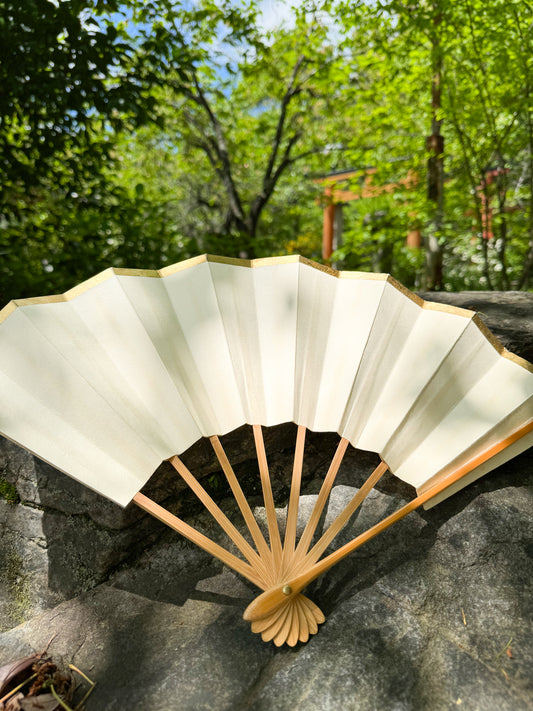Éventail Traditionnel Japonais de Kabuki blanc et or
