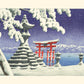 estampe japonaise paysage de neige sur le tori de Miyajima, en premier plan lanterne en pierre et arbre enneigé