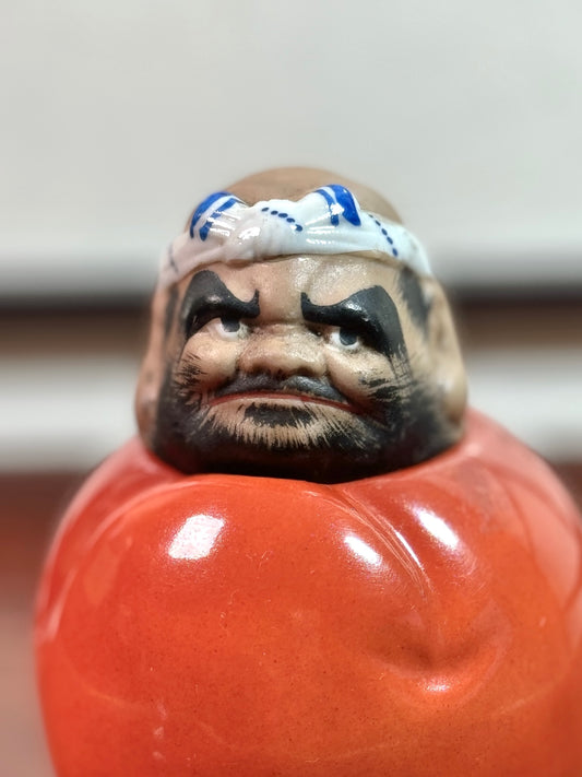 Bouteille en céramique japonaise orange en forme de Daruma tête tasse