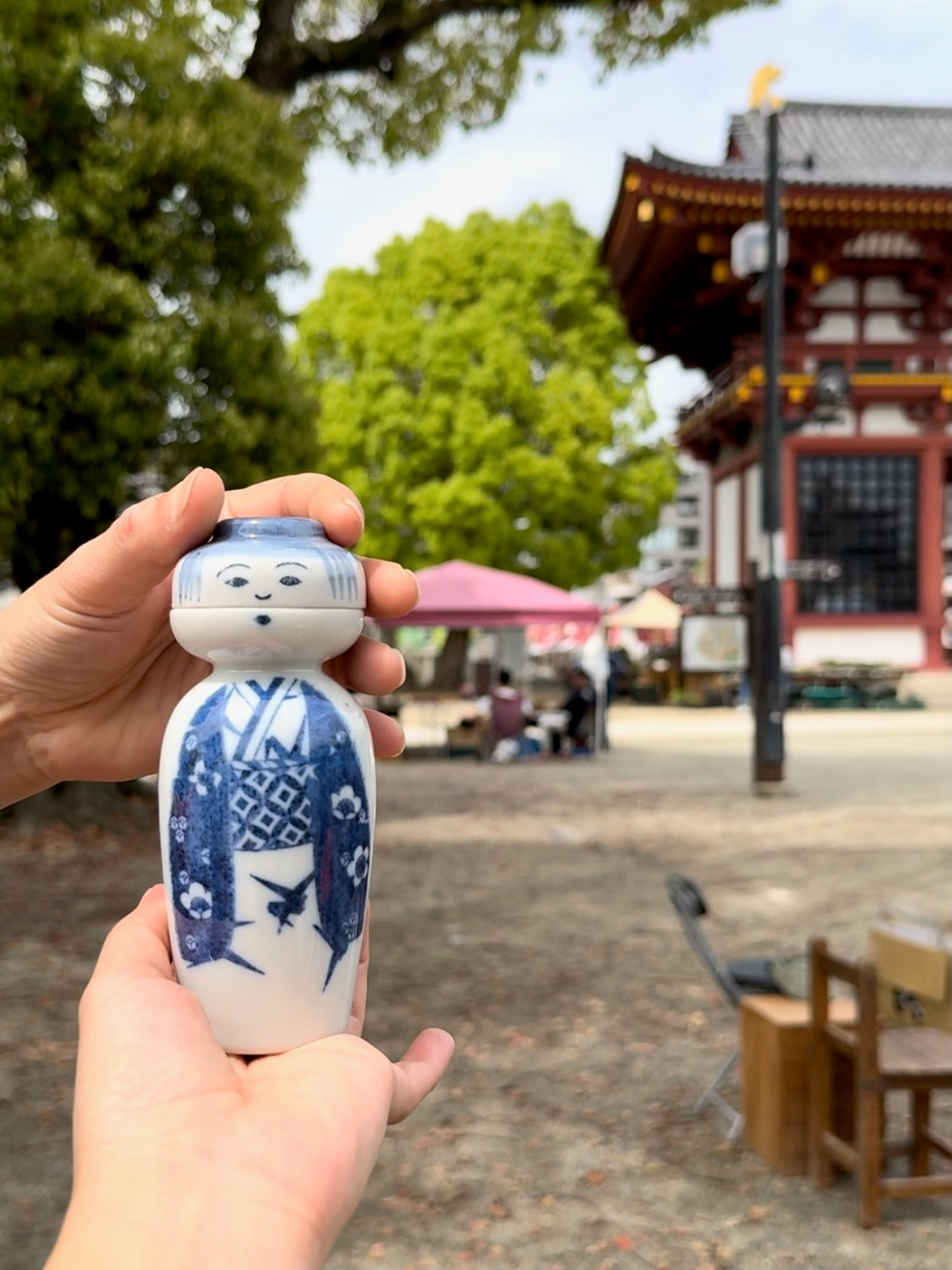 Céramique Japonaise | Bouteille à saké kokeshi