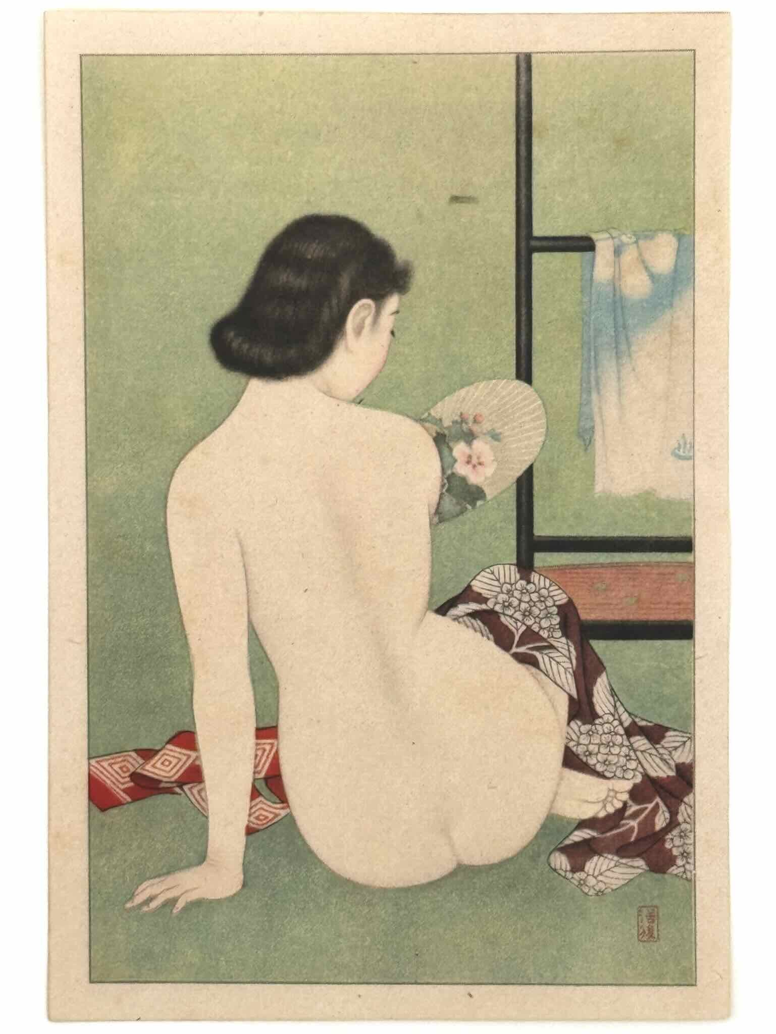 Lithographie Japonaise d'une femme nue de dos avec un éventail à ma main assise au sol, un kimono et ceinture de kimono sur ses jambes. 