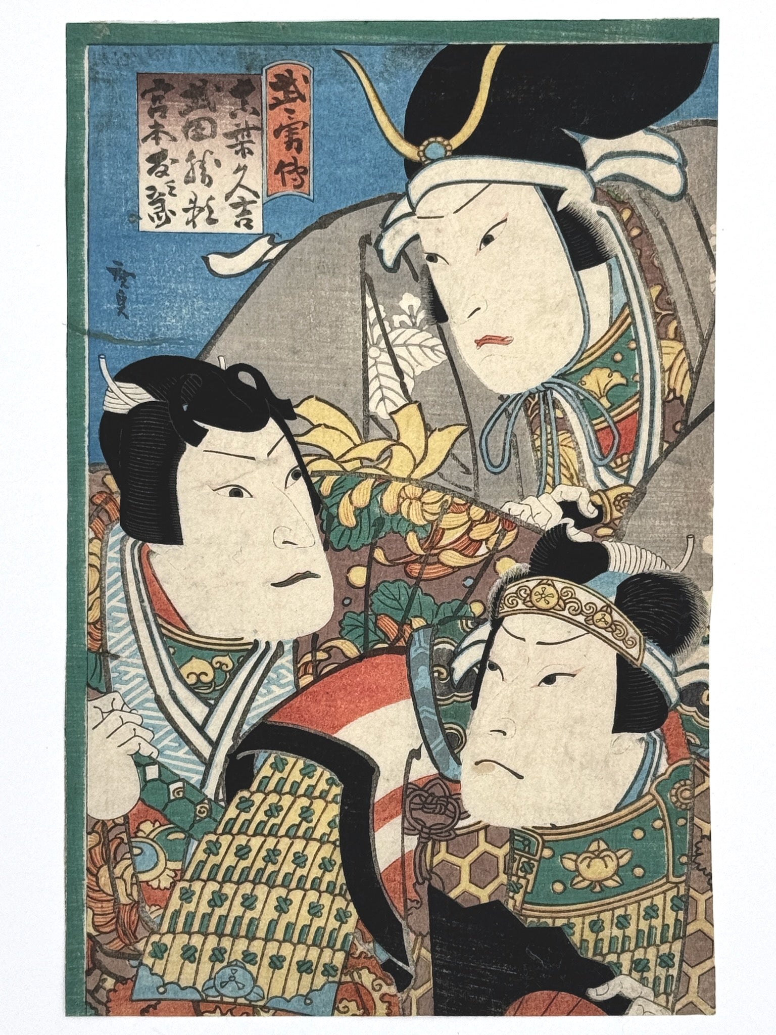 Estampe Japonaise Hirosada Konishi, ecole Osaka, trois guerriers en armure, portrait en buste, armures fleuries chrysanthèmes.