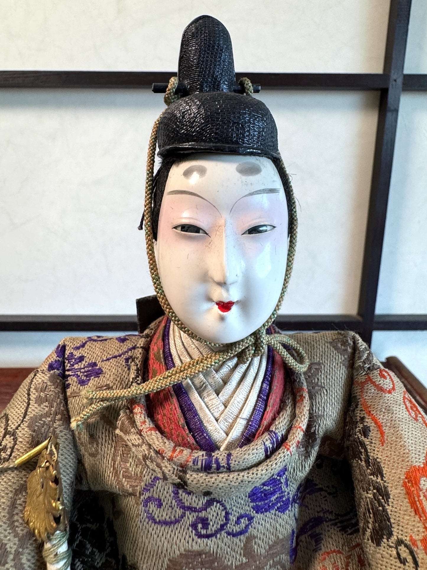 poupée japonaise traditionnelle samourai seigneur, gros plan le visage