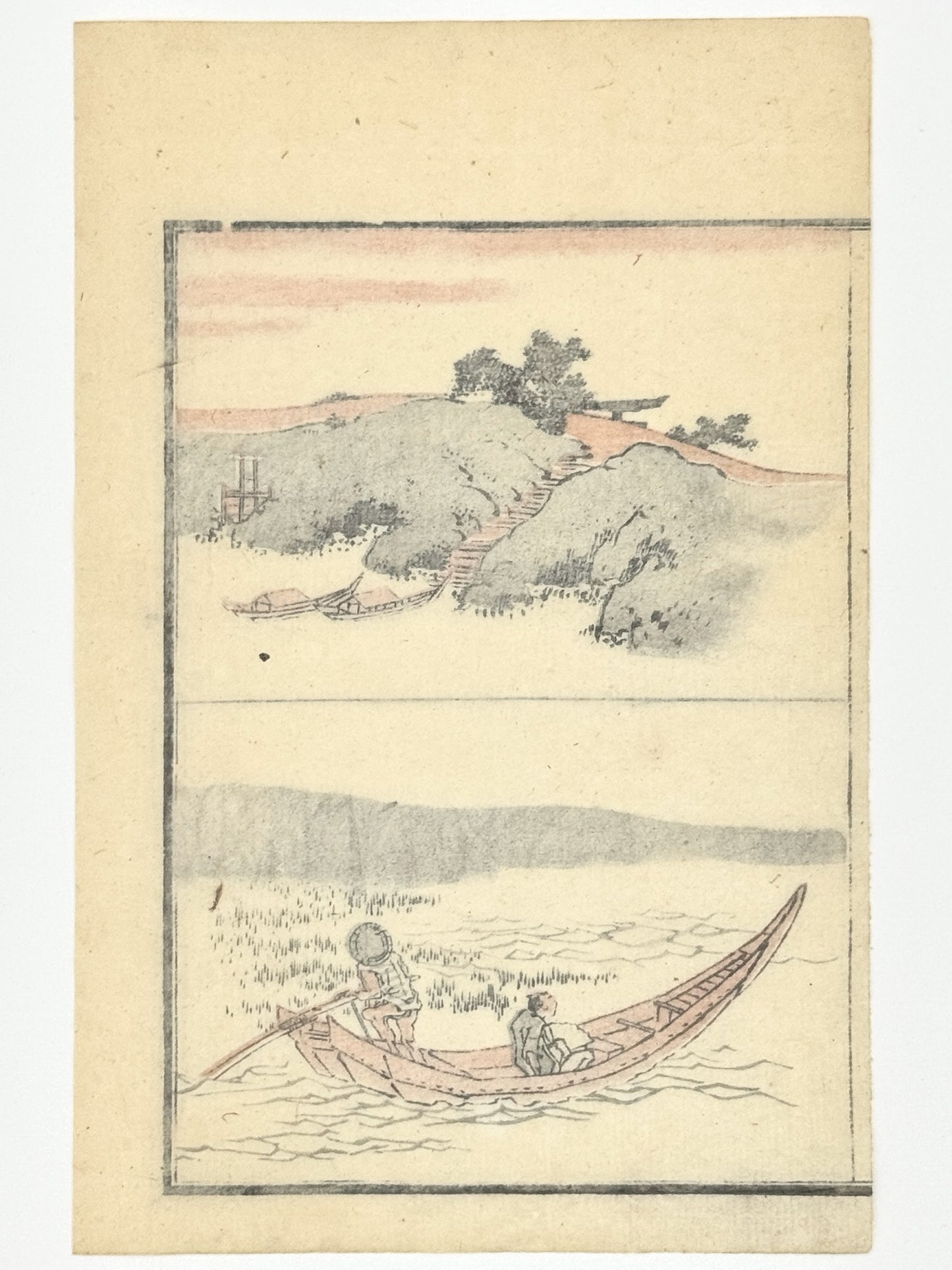 Estampe Japonaise de Toyota Hokkei, paysage, colline au bord de l'eau, torii, deux barques amarrées et barque avec barreur dirigeant embarcation et homme avec éventail. Dos estampe 