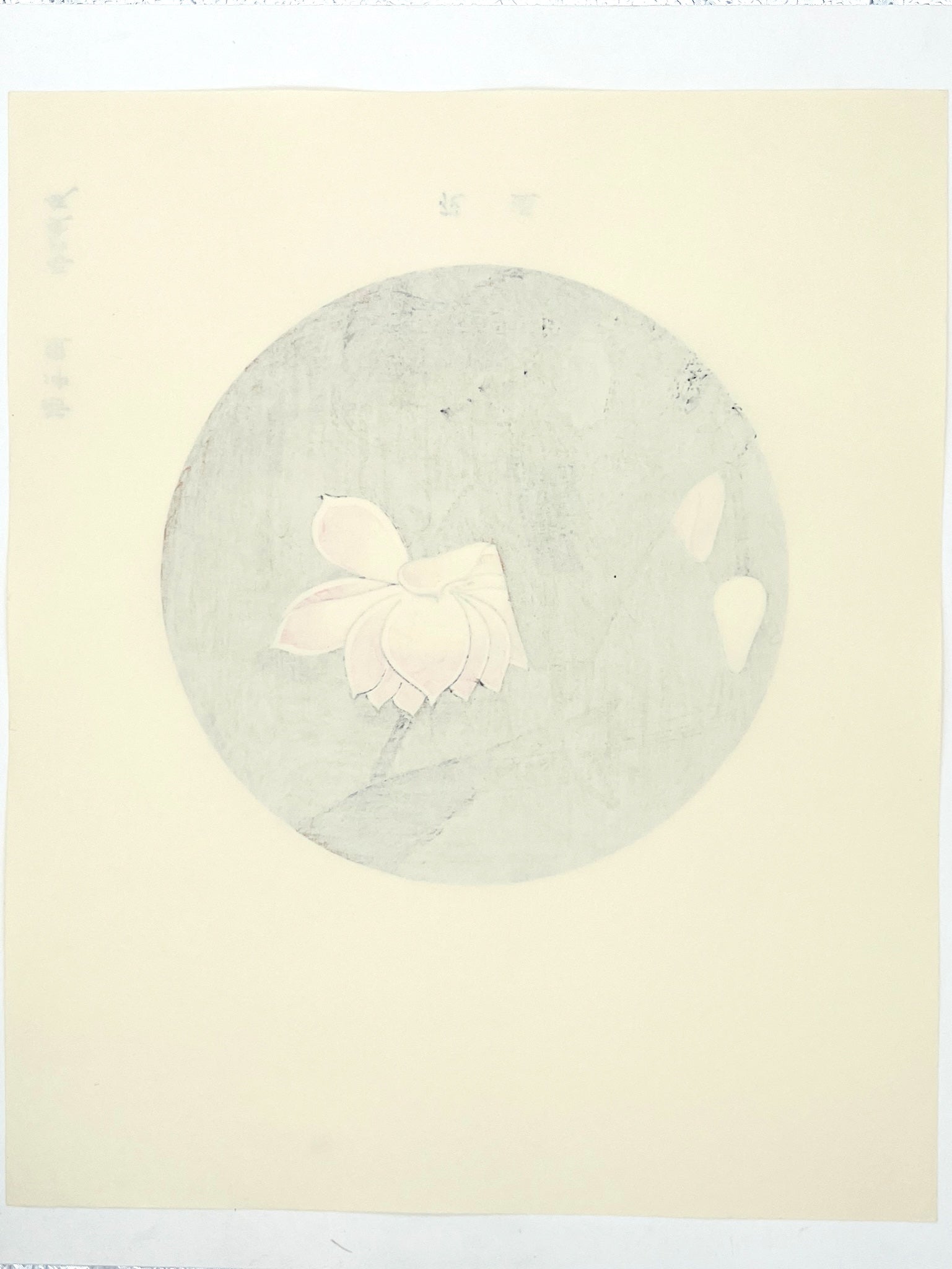 estampe japonaise encadrée de Jakuchu Ito, une fleur de lotus blanche et rose avec son feuillage dans un rond,, dos de l'estampe