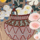 estampe japonaise école Kano, fleurs d'automne dans des vases, vase argent et rouge tressé