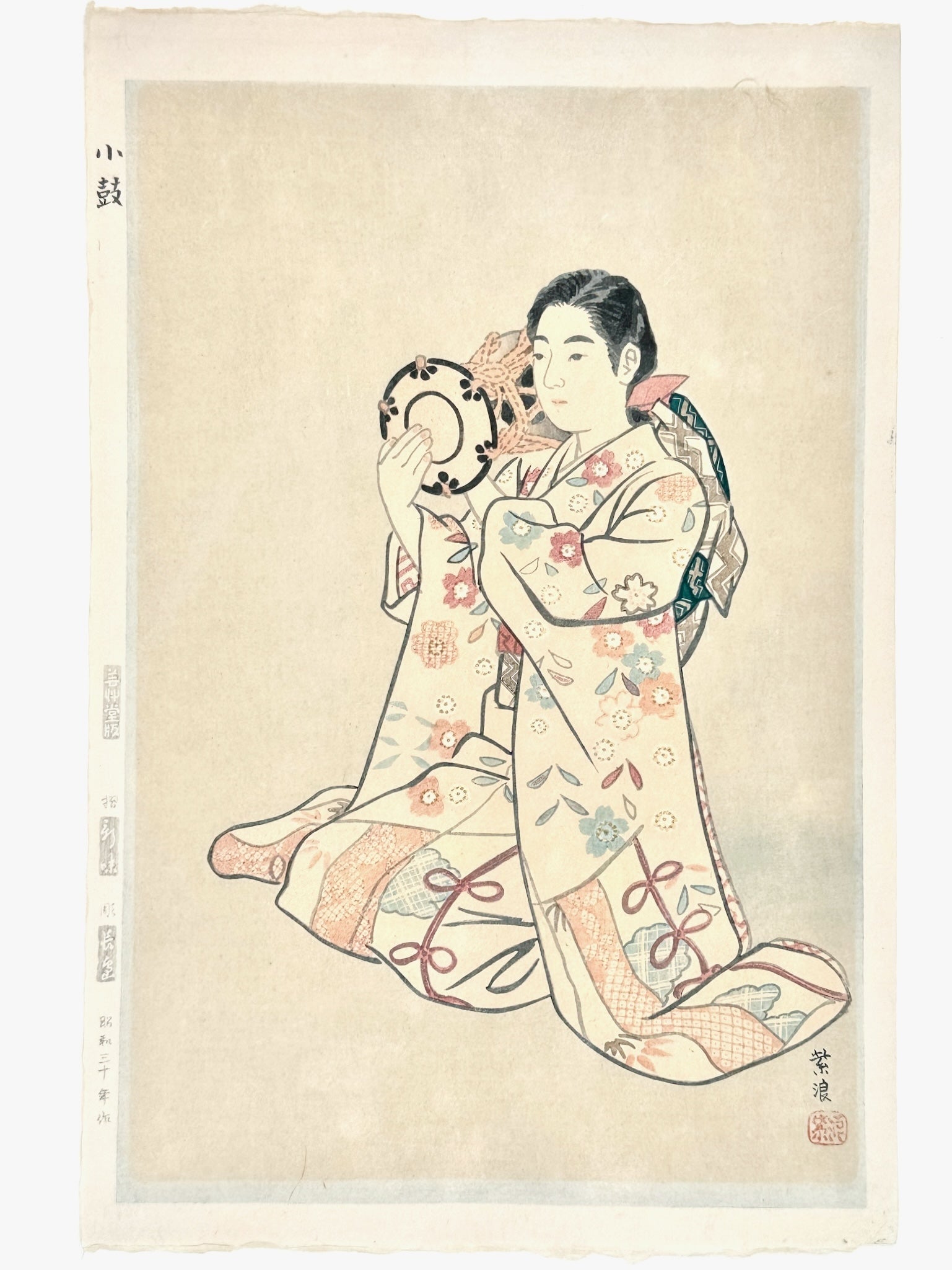 Estampe Japonaise de Kasamatsu Shiro, femme jouant du Kotsuzumi, tambour kimono ,fleurs