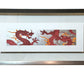 estampe japonaise contemporaine encadrée de namiki hajime deux dragons rouges se faisant face, cadre argent et entre-deux-verre