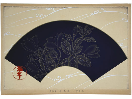 estampe japonaise école Rinpa de sotatsu, fleurs  or sur fond bleu forme éventail sur fond beige motif vagues argentées