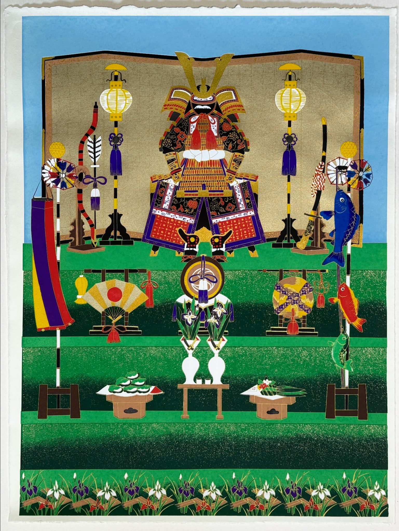 Sérigraphie Japonaise, fête des garçons, armure de samourai, arc, flèches. Koinobi, manche à air en forme de carpe bleu, rouge et verte. Sol vert avec fleurs iris,. éventail et paravent. 