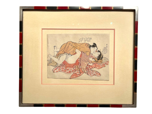 estampe japonaise érotique de Shuncho, un homme sur une femme qui s'embrasse, avec cadre rouge, noir, argent et or