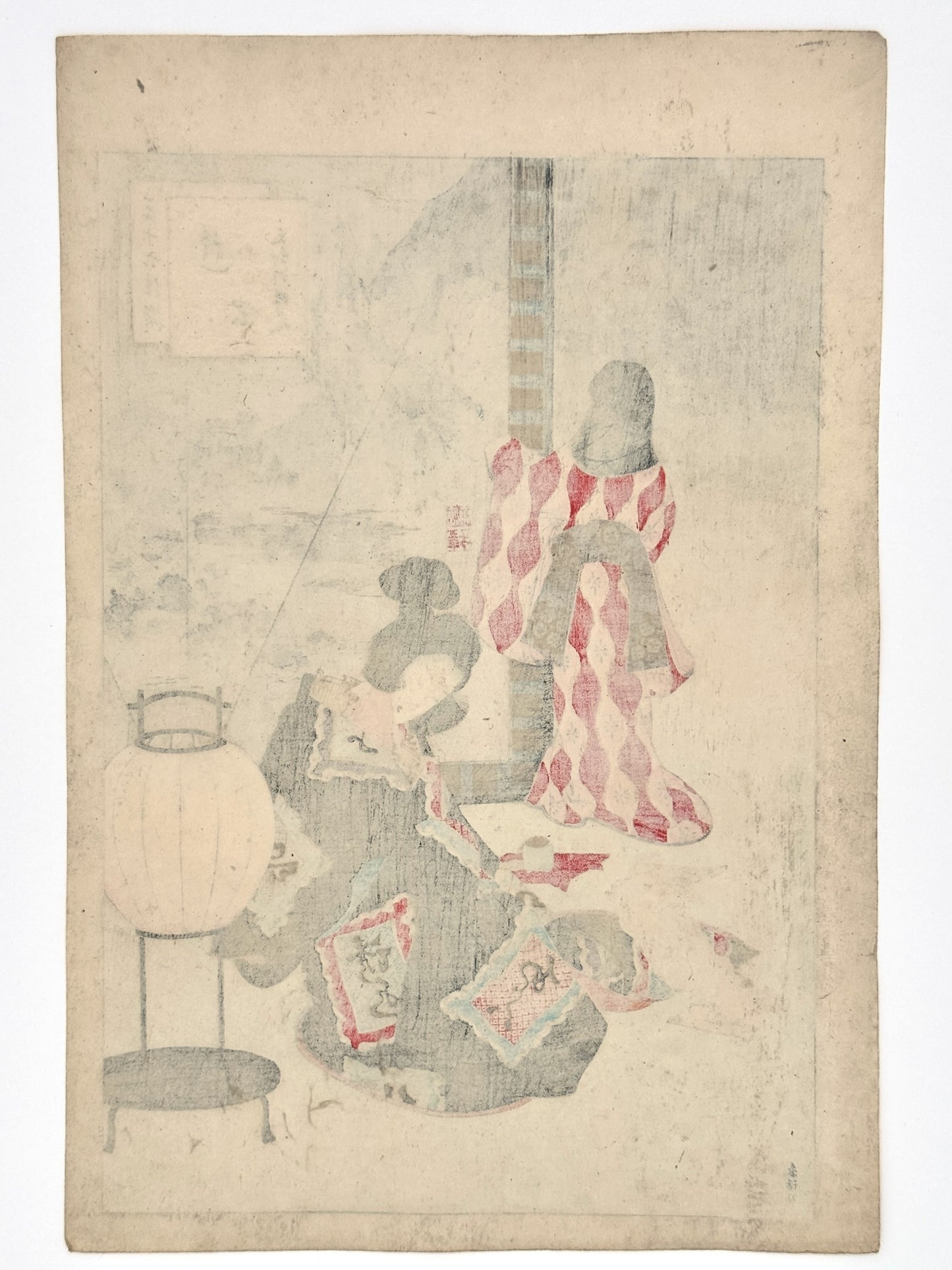 estampe japonaise de Toshikata Mizuno, femme et jeune fille lisant et regardant derrière un paravent peint, dos estampe