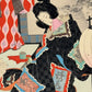 estampe japonaise de Toshikata Mizuno, femme et jeune fille lisant kimono noir à motifs calligraphiés