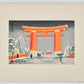 Estampe Japonaise de Tokuriki Tomikichiro, torii orange, neige, paysage de neige Kyoto. Flocon personnage sous parapluie hiver. Ecriture kanji Heian jingu, signature haut gauche support 