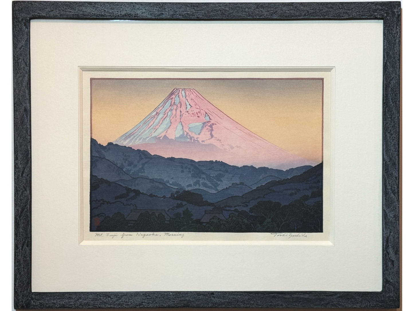 estampe japonaise paysage de Toshi Yashida Lever du jour sur le Mont Fuj avec cadre gris béton ciré fabricant Lys de Provence